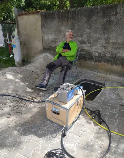 Čekání na dodání kabelu pro zafukování