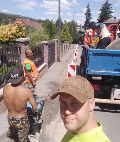 Jan Borovička jako dozor při hutnění kinety