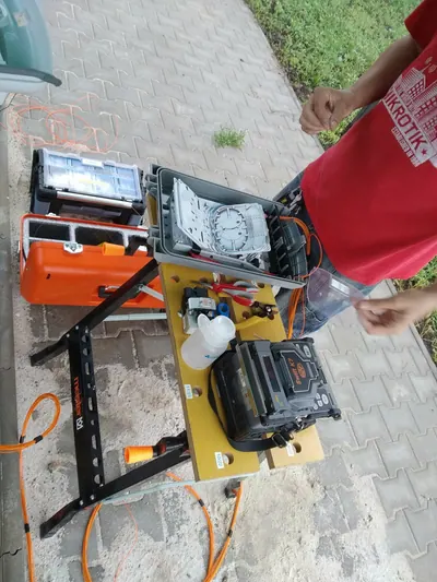 Svařování optickcých vláken ve venkovním rozvaděči_2